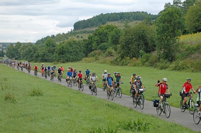 Auf reizvollen Strecken führt die Drei-Länder-Radtour an drei Tagen durch Spessart, Räuberland, Taubertal und Odenwald. | Foto: Landratsamt
