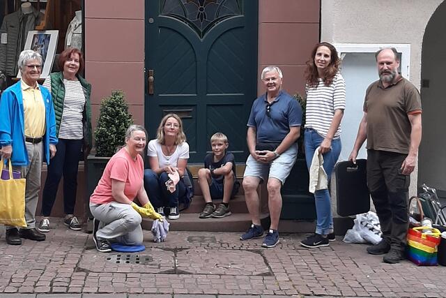 v.l.n.r. Georg Bassarab, Rita Geffert, Renate Roth, Anna Salmen-Legler, Arno Legler, Ulrich Geffert, Ulrike Ackermann, Friedrich Schöffler | Foto: Dorothea Zöller