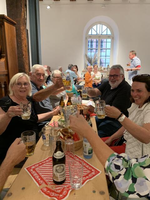 Gute Stimmung bei der Autorenlesung mit Roman Kempf | Foto: EÖB Kleinheubach