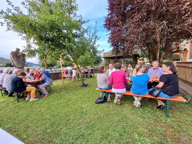 "Dämmerschoppen" im Pfarrgarten | Foto: Martin Winkler