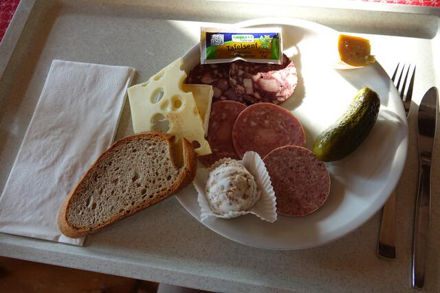 
Brotzeit-Teller, Klosterbier, Kaffee und Kuchen laden auch in der Zukunft zum Verweilen ein.