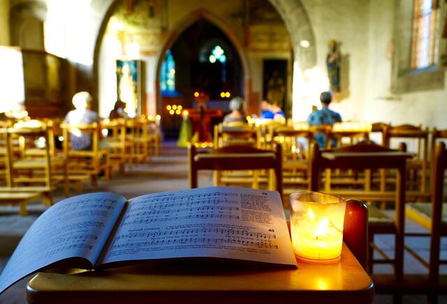 Andacht in der Laurentiuskapelle un Miltenberg.