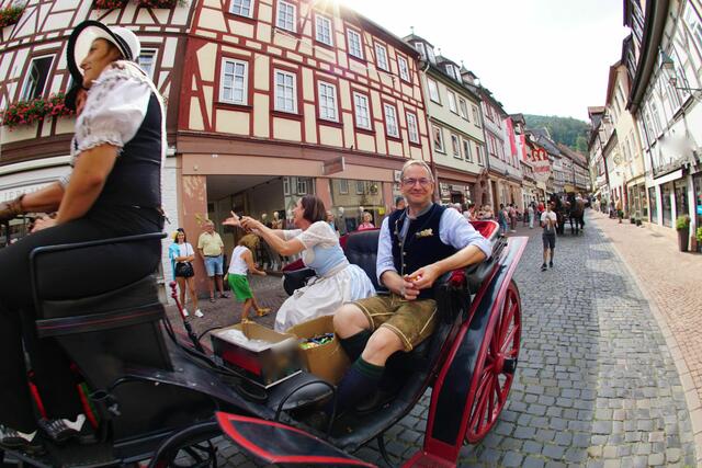 Den Einzug zur Festplatz muss man gesehen und erlebt haben. Mit dabei Stadtoberhaupt Bernd Kahlert!
