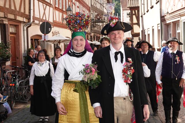 Viel Applaus erhielten die aus anderen Gegenden Frankens angereisten Gruppen und Traditionsvereine.