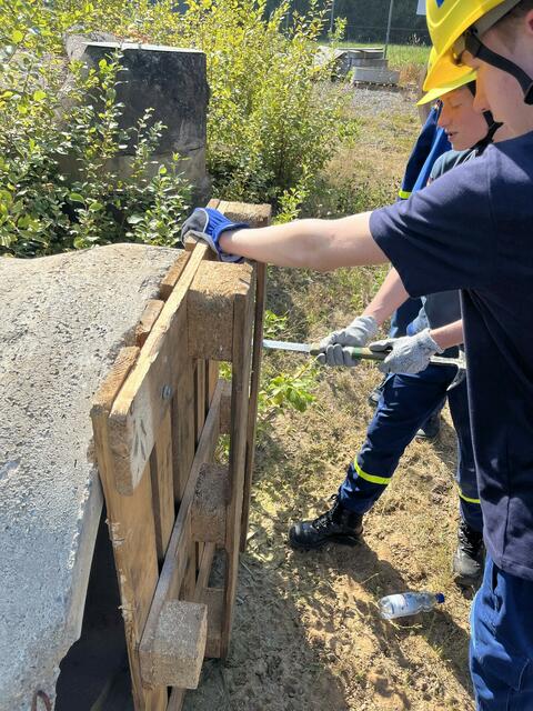 Schaffung eines Zugangs. | Foto: THW-Jugend