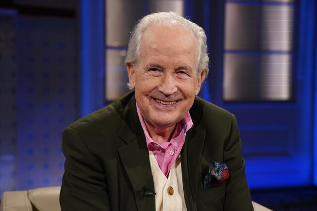 Der Schauspieler und Moderator Max Schautzer liest aus Thomas Manns Roman „Weihnachten bei den Buddenbrooks“. | Foto: SWR