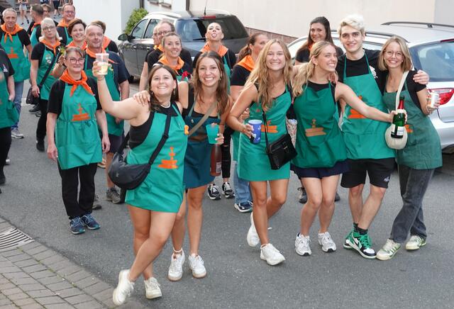 Gut gelaunt geht es zum Großen Markt in Külsheim