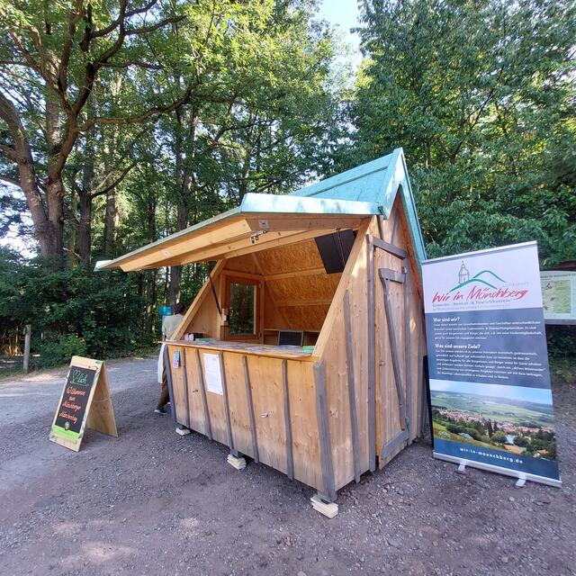 Das Hexenhäuslein wird vorbereitet... | Foto: W.i.M. eV/privat