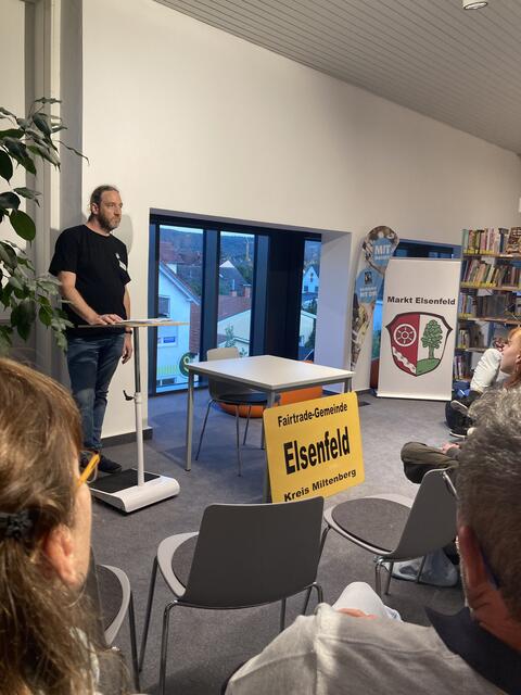 Jan Emmerich, der Leiter der Elsenfelder Gemeindebibliothek | Foto: Thomas Becker