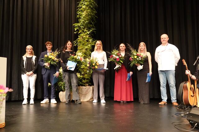Die Innungsbesten bei der Freisprechungsfeier in Elsenfeld am Main