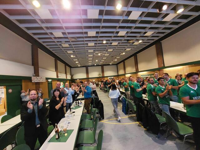 Standing Ovations in der Halle | Foto: Daniela Roob