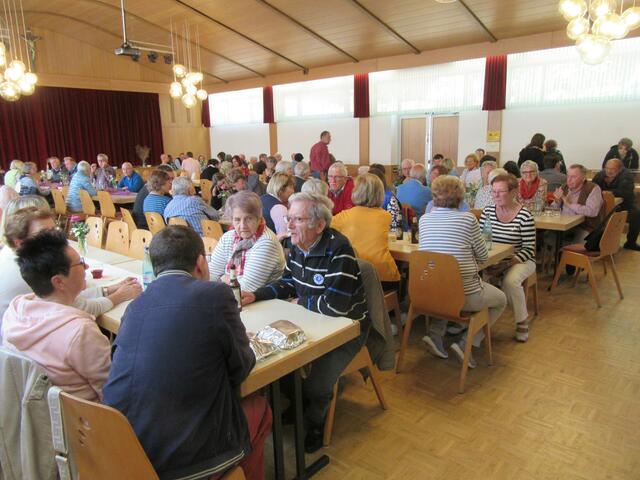 Blick in den Pfarrsaal nach dem Mittagessen | Foto: Friedrich Frank
