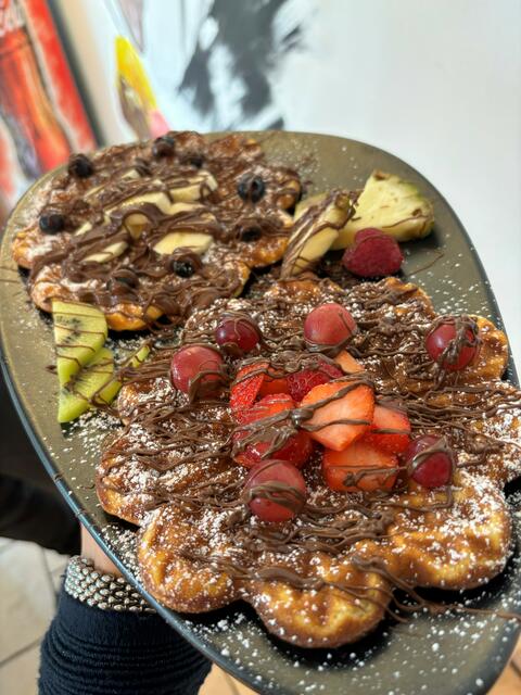 Das Naschkatzen-Verwöhnprogramm beginnt mit Waffeln und Pancakes zum Frühstück. | Foto: sorogelato in Kleinheubach