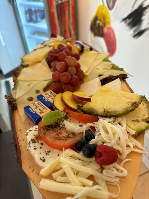 Vielfalt auf der Käseplatte - auch für ein gemütliches Frühstück zu zweit. | Foto: sorogelato in Kleinheubach