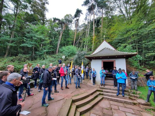 Die erste Station an der Maria-Hilf-Kapelle | Foto: Thomas Bertlwieser