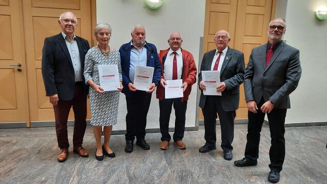 Hermann Arnold, Präsident des MSB, Geehrte für 60 Jahre Renate Knebel, Arthur Hildenbrand, Hubert Blank, Georg Meisenzahl, Andreas Köster, Vorsitzender SK Miltenberg. 