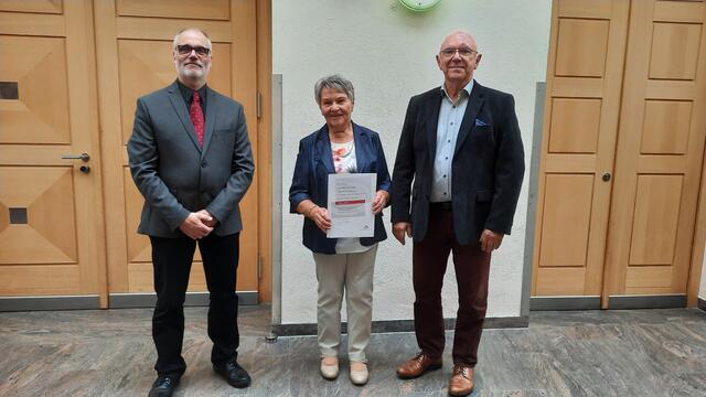 Andreas Köster, Vorsitzender SK, Edeltraut Fertig (65 Jahre Chorgesang), Hermann Arnold, Präsident des MSB