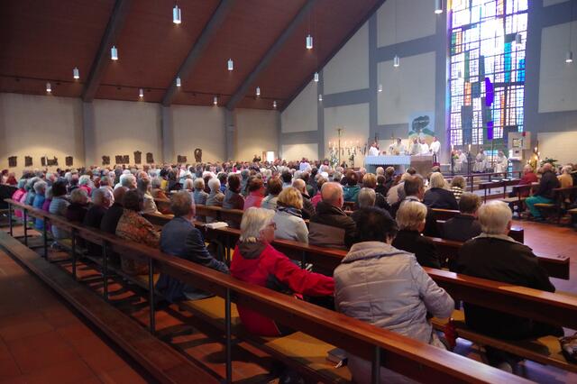 Zahlreiche Gläubige aus allen Pfarreien des Pastoralen Raumes Obernburg | Foto: Michael Schäfer