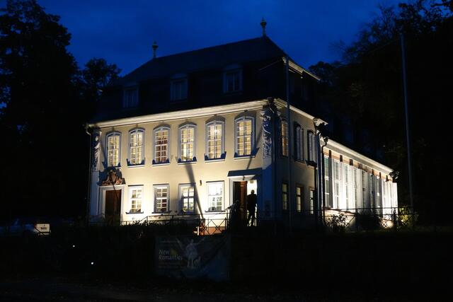 BU: Das Ensemble Fussissimo“ präsentierte prächtige Perlen aus dem Gypsy Jazz und dem Weltmusik Repertoire sowie originelle Eigenkompositionen im Schlösschen im Hofgarten in Wertheim. 



