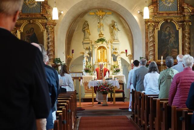 In einem Gottesdienst gedachten die Gläubigen in Heppdiel mit Pfarrvikar Krzysztof Winiarz und aus der Region am Erntedankfest dieser besonderen Bedeutung als Ausdruck von Freude, Sorge, Hoffnung und Dankbarkeit.