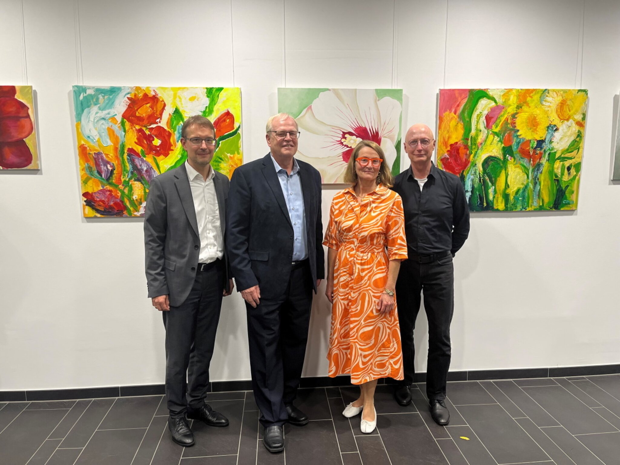 Ha-mersheimer-K-nstlerin-Christine-Doege-zeigt-im-Landratsamt-Flora-und-Emotion-