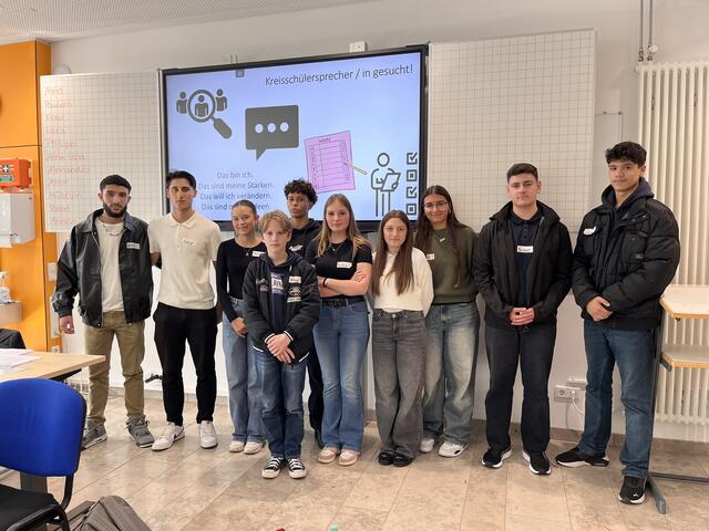 11 Schüler und Schülerinnen stellten sich zur Wahl. Insgesamt brauchte es mehrere Wahldurchgänge bis der zweite Kreisschülersprecher feststand. 