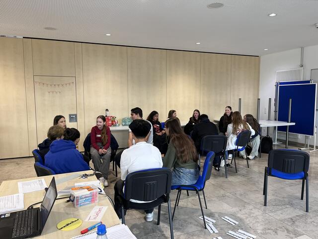 Es wurde nicht nur gewählt, sondern auch viel diskutiert. Die Schüler und Schülerinnen trafen sich hierfür in ihren Schulverbünden.