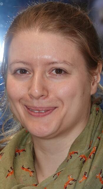 „Neue Ideen für die kommenden Wintertage“.
Hannah Vogt, Miltenberg.

„Die Zeit zum Oktober-Finale und November-Start verbinden viele Menschen mit Outdoor-Aktivitäten, mit fröhlichen Herbstfesten, mit geheimnisvollen Halloween-Bräuchen und stillen, besinnlichen Veranstaltungen in Stadt und Land. Die jetzt begonnene Winter-Zeitumstellung ist aber auch eine sehr gute Gelegenheit zum individuellen und gemeinsamen Schmökern, Lesen, Rätseln, Spielen im Cocooning-Bereich.“