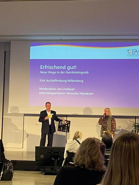 Best Practise Beispiel für gelungen INKLUSION der EAA Aschaffenburg: "Neue Wege in der Getränkelogistik"
v.l.n.r. Jan Lindauer (Einrichtungsleitung EAA Aschaffenburg), Veronika Hanankam (Inklusionsfachberater EAA Aschaffenburg) | Foto: Fotografiert von Jan Lindauer (EAA Aschaffenburg)