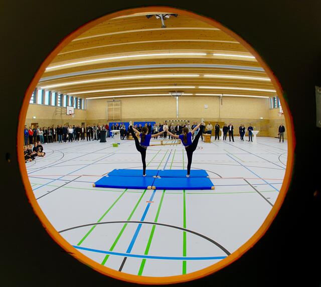 Obernburg am Main ist um eine Attraktivität reicher: Sport, Spiel, Spannung  kann man nun auch in der neuen Zweifach-Sporthalle der Main-Limes-Realschule erleben!
