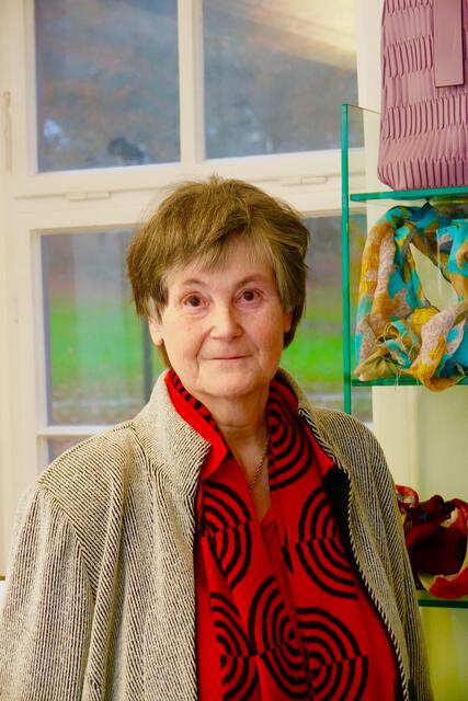  Gertrud Grein, die besonders vom wunderschön dekorierten Orangerie-Festsaal nebenan schwärmt und die Interieur- sowie Alltagsszenen der Berliner Secession.