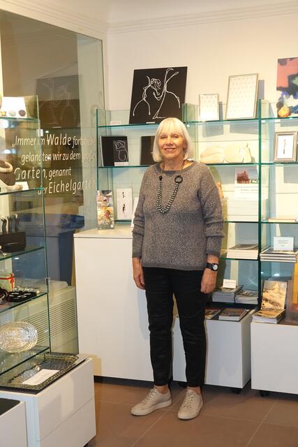 In der Präsentation werde besonders deutlich - so die Wertheimer Malerin und Lyrikerin Ruth Roth - wie viel Leidenschaft die Künstlerinnen und Künstler dem damals aktuellen Impressionismus mit seinem unverkennbaren Licht- und Farbenspiel entgegenbrachten. 
Foto Roland Schönmüller
