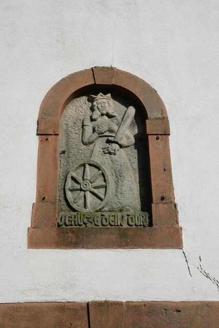 •Bauernregeln zum Kathreins-Gedenktag: "Katharinenschnee tut den Saaten weh." –“Wie's Wetter ist zu Sankt Kathrein, wird auch der nächste Frühling sein." Oder: "Sankt Kathrein läßt den Winter herein." Schließlich: „Sankt Kathrein sperrt die Geige ein (stellt den Tanz ein)." Sowie: "Kathrein stellt Schifffahrt und Musik ein." Foto Roland Schönmüller