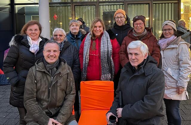 Die Erlenbacher Stadträtinnen von links nach rechts:
Claudia Müller-Bartels, Anne Ehrentraut, Sylvia Deckert, Marina Oliveira Zbinden, Ellen Hauck, Petra Münzel, Lisa Dyroff
1. Bürgermeister Christoph Becker (links) und 3. Bürgermeister Jörg Barth | Foto: Thorsten Hainl