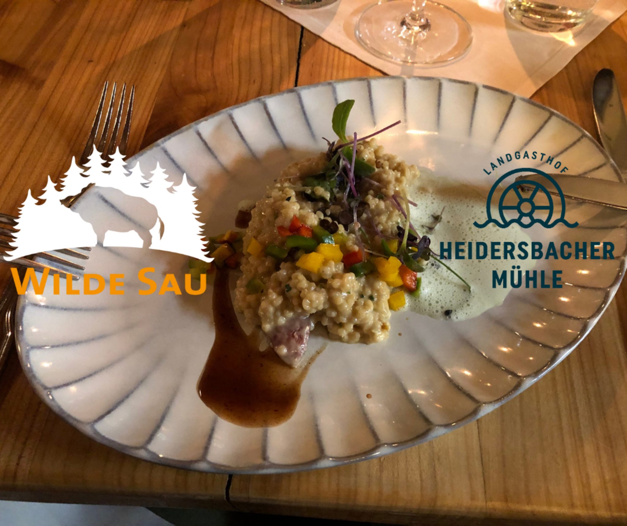 Liebhaber-vom-Fleisch-des-Schwarzwilds-erfreuen