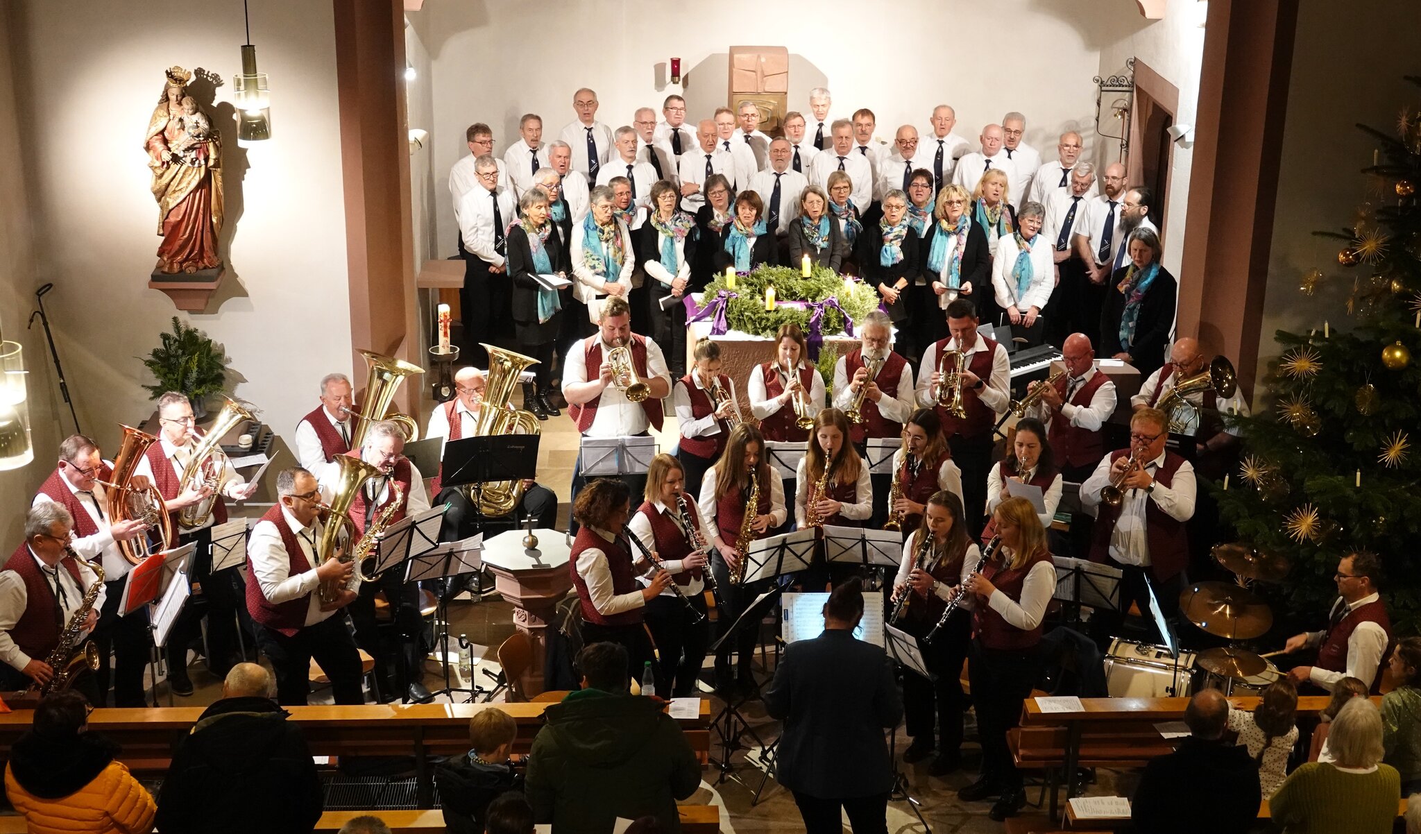Wunderbares-vorweihnachtliches-Konzert-in-K-lsheim-Steinbach