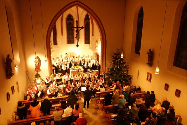 Magisch, mystisch, märchenhaft - vorweihnachtliches Konzert in Külsheim-Steinbach im Odenwald