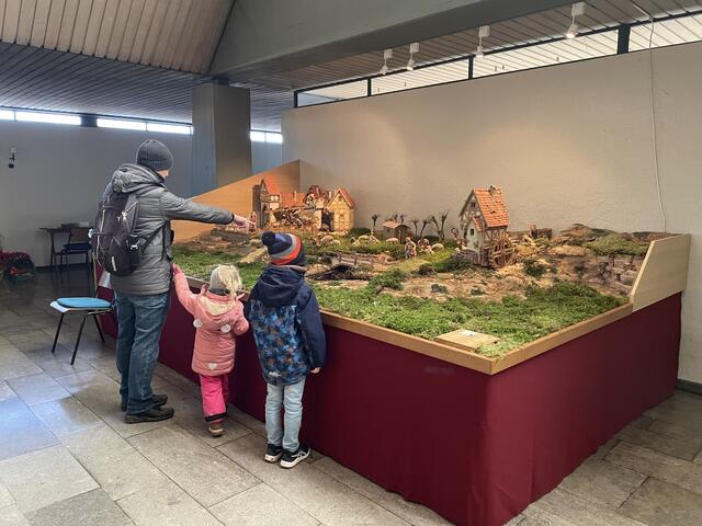 Kinderfreundliche Krippe in Bürgstadt in der neuen Pfarrkirche 