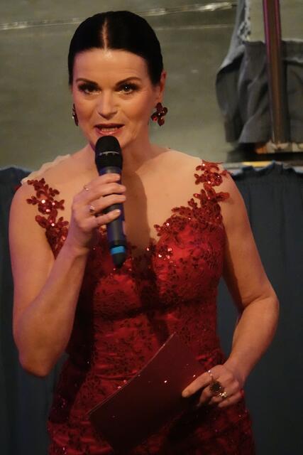 Wie immer gut gelaunt, humorvoll und charmant: Moderatorin  Kristina Nerad.