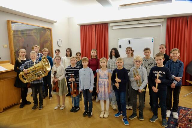 Bühne frei für junge Solistinnen und Solisten oder im Ensemble: Die Wertheimer Musikschule hat gute Gewinn-Chancen beim 62. Regional-Wettbewerb „Jugend musiziert“ in Schwäbisch Hall am 18. Januar 2025 sowie für Schlagzeuger am 25. Januar 2025 in Vaihingen an der Enz. 