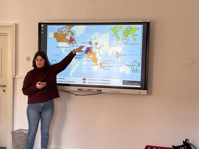 Musik mit France Mobil Lektorin Laurine  | Foto: Brigitte Hartung-Bretz