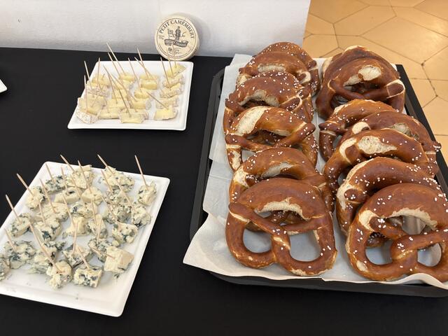 Französischer Käse mit bayerischen Brezeln | Foto: Brigitte Hartung-Bretz