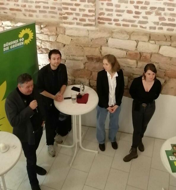 von links:
Alexander Hess, Gemeinderat Sulzbach
Peter Weis, Bundestagskandidat
Eva Lettenbauer, Landesvorsitzende
Susanne Weis, Gast | Foto: Werner Billmaier