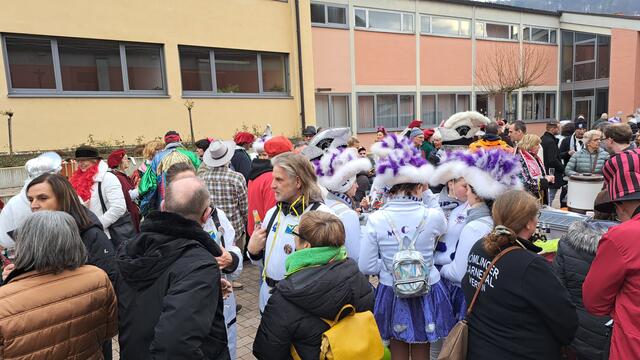 Umtrunk auf dem Kirchplatz | Foto: Heinz Dietz