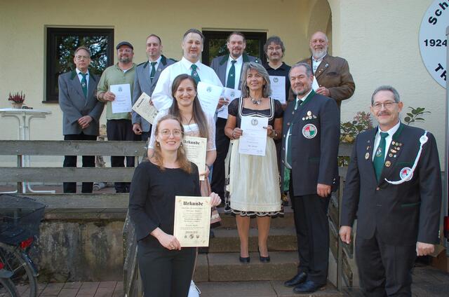 (v.L.n.R., obere Reihe) Tilmann Walker, Manuel Rohleder, Timm Bauer, Heiko Kern, Peter Martin, Klaus Kukol, Toni Rohleder.
(v.L.n.R.) Veronika Wießler, Nadja Reuter, Elke Brockel, Wolfgang Heß, Ralf Steininger | Foto: Schriftführer KKSV Trennfurt