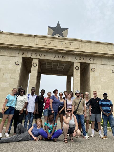 Besuch des Independence Arch in Accra | Foto: The Rising Lions e.V.