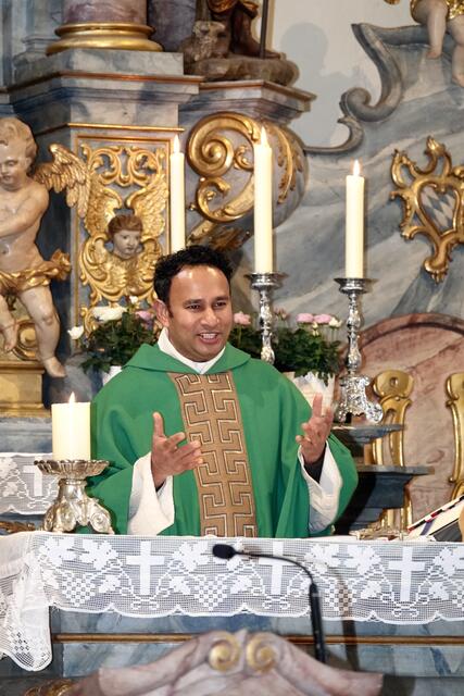 Für die Zukunft wünschte sich Pater Nelson einen guten Gottesdienstbesuch im traditionsreichen Pilgerort, weiterhin Wallfahrerinnen und Wallfahrer, die im Gotteshaus und in der Gaststätte gerne einkehren, die Besinnung und spirituelle Bereicherung erfahren – vor allem auch in der jüngeren Generation.