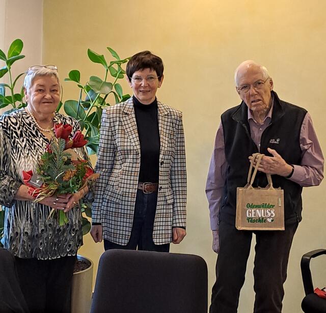 
Die beiden Mitglieder der IBB-Stelle Doris Niemann (links) und Kurt Hockwin (rechts) wurden von Renate Körber (Mitte) und Katrin Friedrich in einer kleinen Feierstunde verabschiedet.

 | Foto: IBB-Stelle