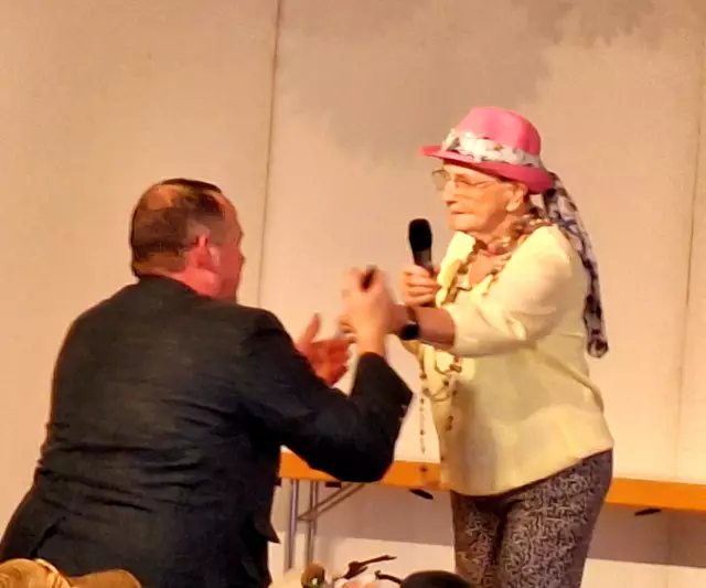 Luzia Heider und das angewachsene Handy