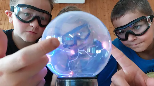 Bei der langen Familienentdeckernacht am 15. März können Familien gemeinsam viel erleben und ausprobieren. 